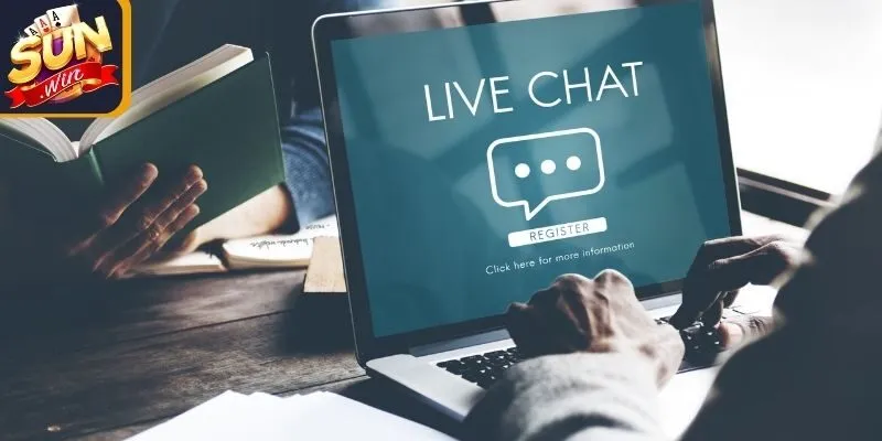 Qua Livechat trực tuyến
